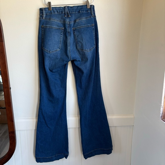 Good American Good Flare Jeans in Blue 363 Size 6/28 - Picture 10 of 12
